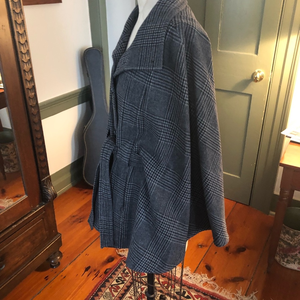 Banana Republic Poncho Jacket - Picture 3 of 6